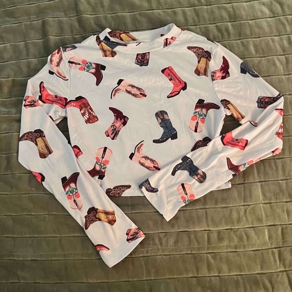 Cowgirl boot print crop top 🤠